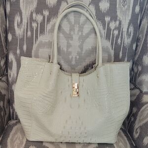 Elegant Brahmin Leather Cream Tote Bag